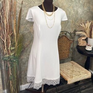 Jessica Howard 🌹 stunning white dress brand new with tags.